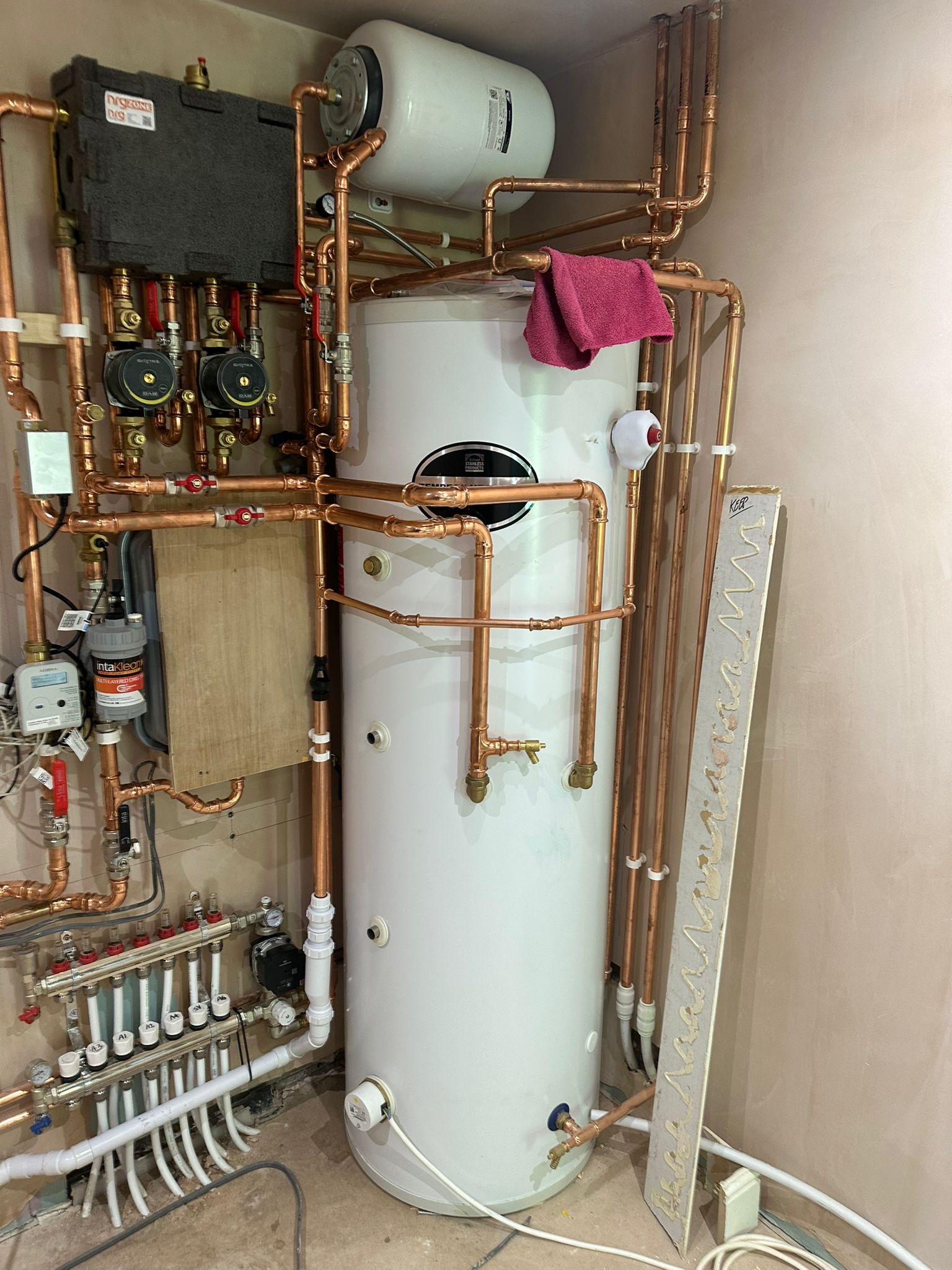 Heat pump cylinder installation